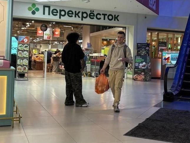Цветные волосы среди подростков уступают место укладкам в стиле 80-х | Источник: 72.RU