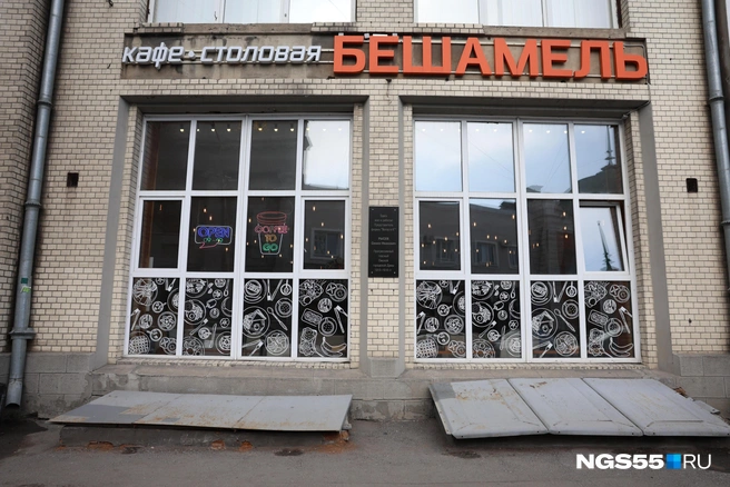 Заведение просторное и светлое | Источник: Евгений Софийчук / NGS55.RU