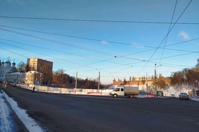 Движение на Лыковой дамбе возобновили после ремонта путей