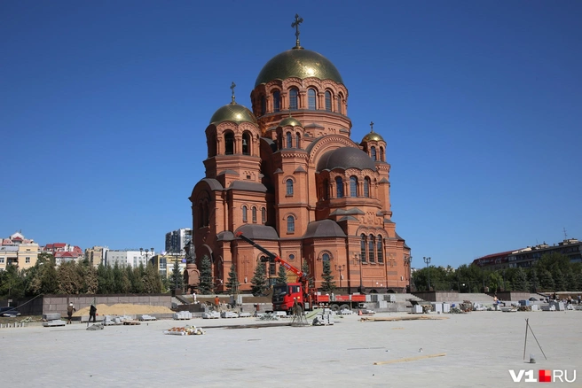 Благоустройство главной площади города еще продолжается | Источник: Константин Завриков / V1.RU