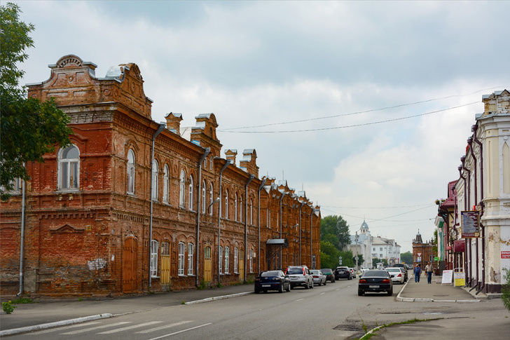 Причудливые дома купцов и каменная лестница на горе: зачем ехать в Бийск и Горно-Алтайск