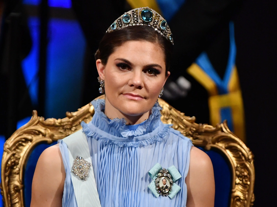 Кронпринцесса Виктория на церемонии вручения Нобелевской премии, Стокгольм, 10 декабря 2017 | marieclaire.ru