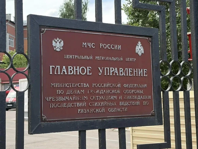 На пожаре в складе на улице Черновицкой в Рязани пострадали два человека | Источник: Дарья Ходосевич / YA62.RU