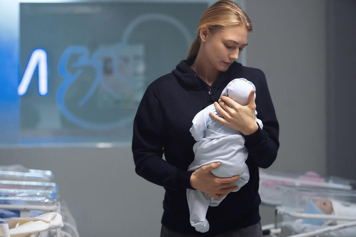 Оксана Акиньшина неожиданно показала фото с младенцем на руках