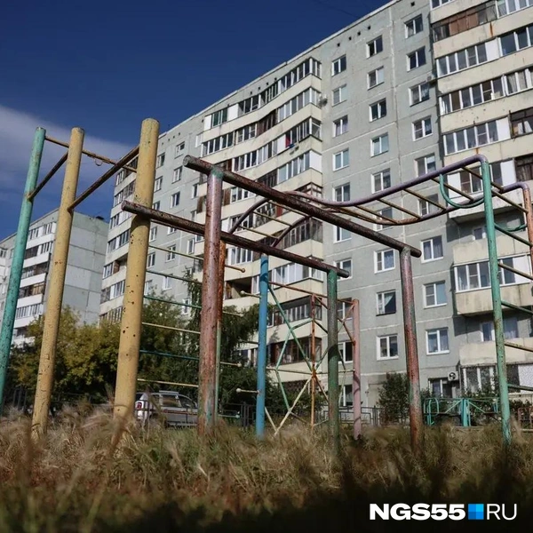 Если покрасить такую конструкцию — станет хоть лучше | Источник: Евгений Софийчук / NGS55.RU