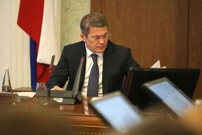 Хабиров второй раз за две недели прерывает оперативку