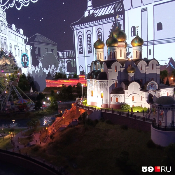 …Загораются фонари, улицы озаряются фейерверком | Источник: Вероника Свизева / 59.RU