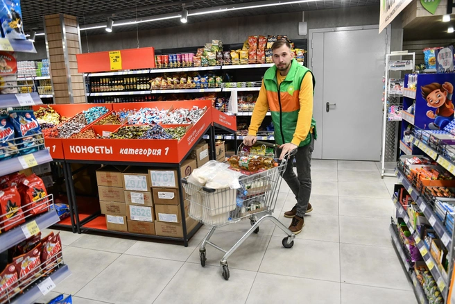В магазине много различной работы, в том числе, и физической | Источник: Дмитрий Емельянов