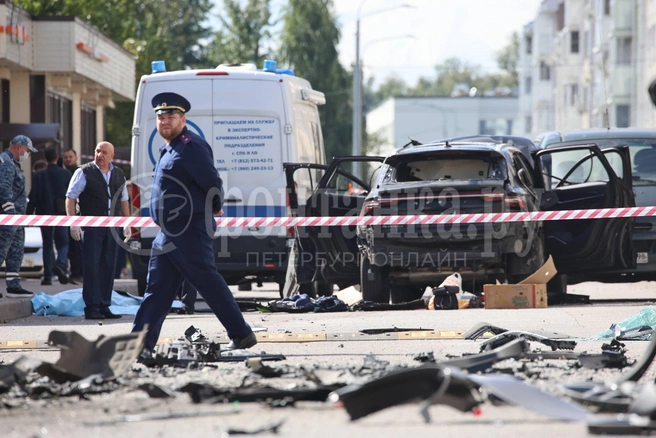 Дорога в осколках и разбитые машины: показываем последствия взрыва на Колпинском шоссе | Источник: Валентин Егоршин / FONTANKA.RU