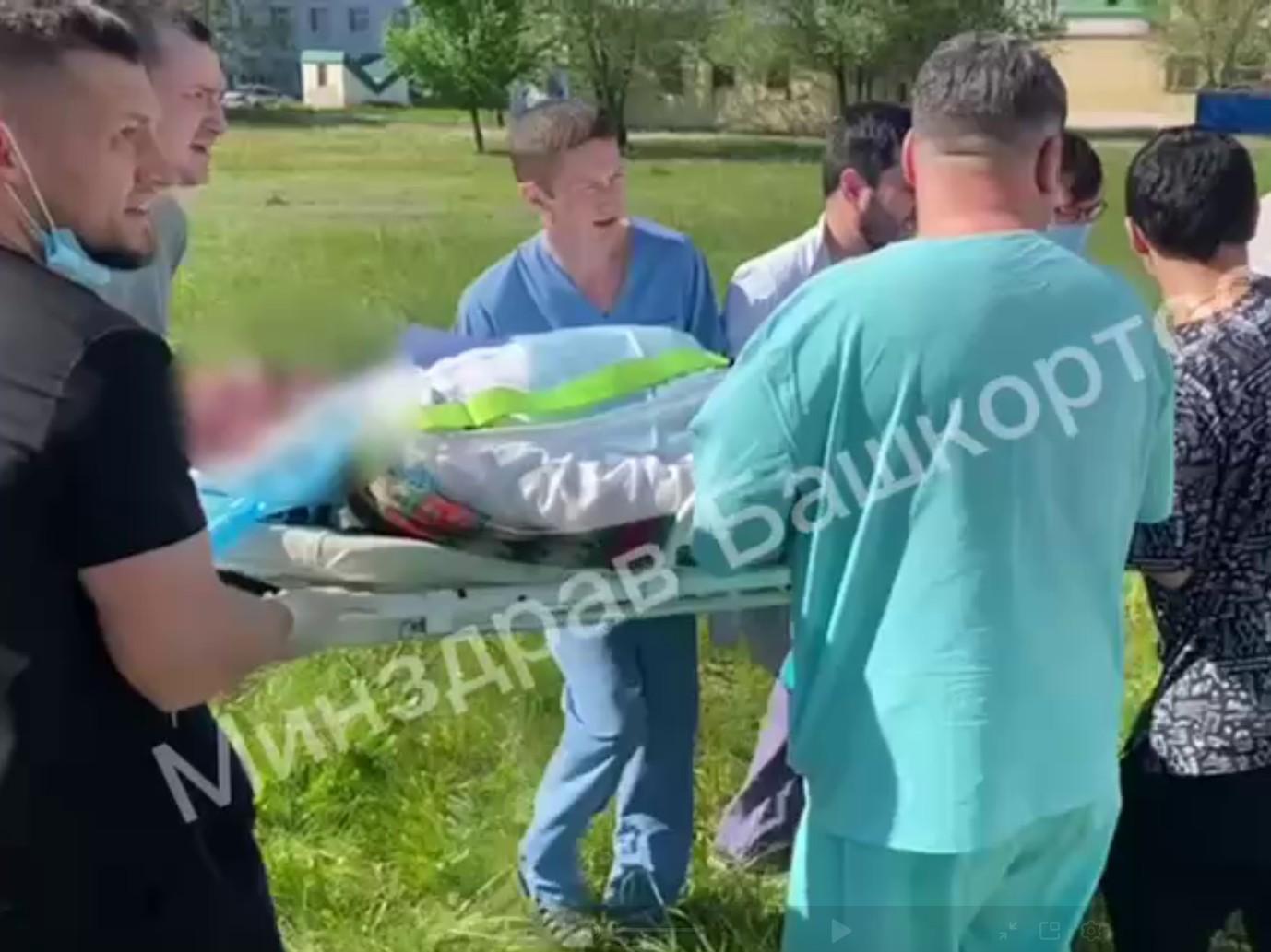 Одного из пострадавших при взрыве на заводе «Свеча» в Салавате доставили на вертолете в Уфу