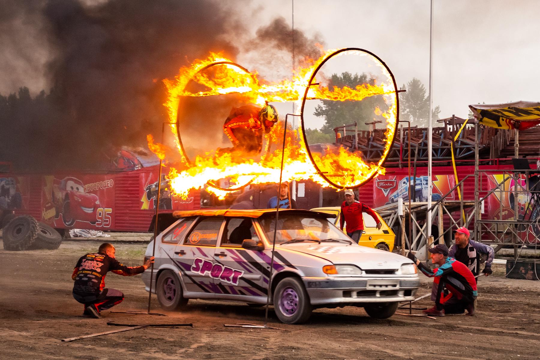 Фоторепортаж о том, как в Омске прошло шоу каскадеров 11 августа 2022 г. -  13 августа 2022 - НГС55.ру