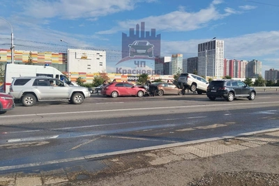Тройное ДТП у ТРЦ «Планета» в Красноярске: есть пострадавшие