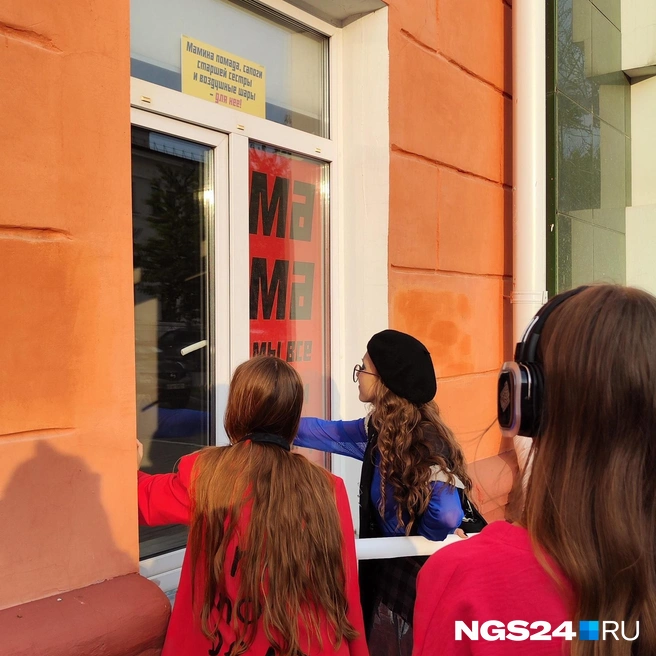 Стоим в очереди за продуктами | Источник: Полина Бородкина / NGS24.RU