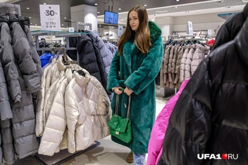 В жизни сумка и шуба были одного цвета