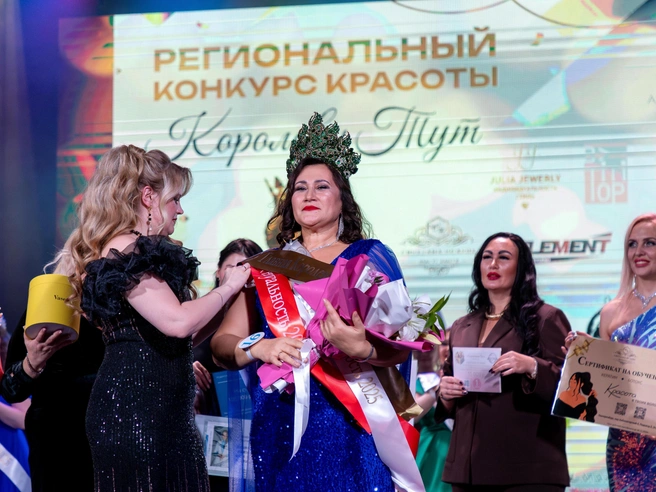 Главной победительнице вручили корону в качестве приза | Источник: организаторы конкурса «Королевы Тут»