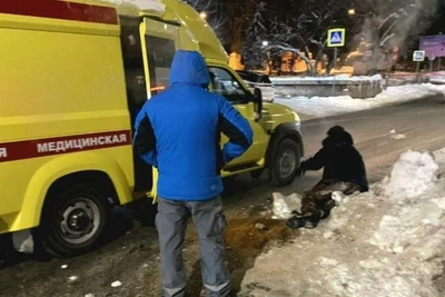 Volunteers rescue unconscious man from Saratov snowdrift