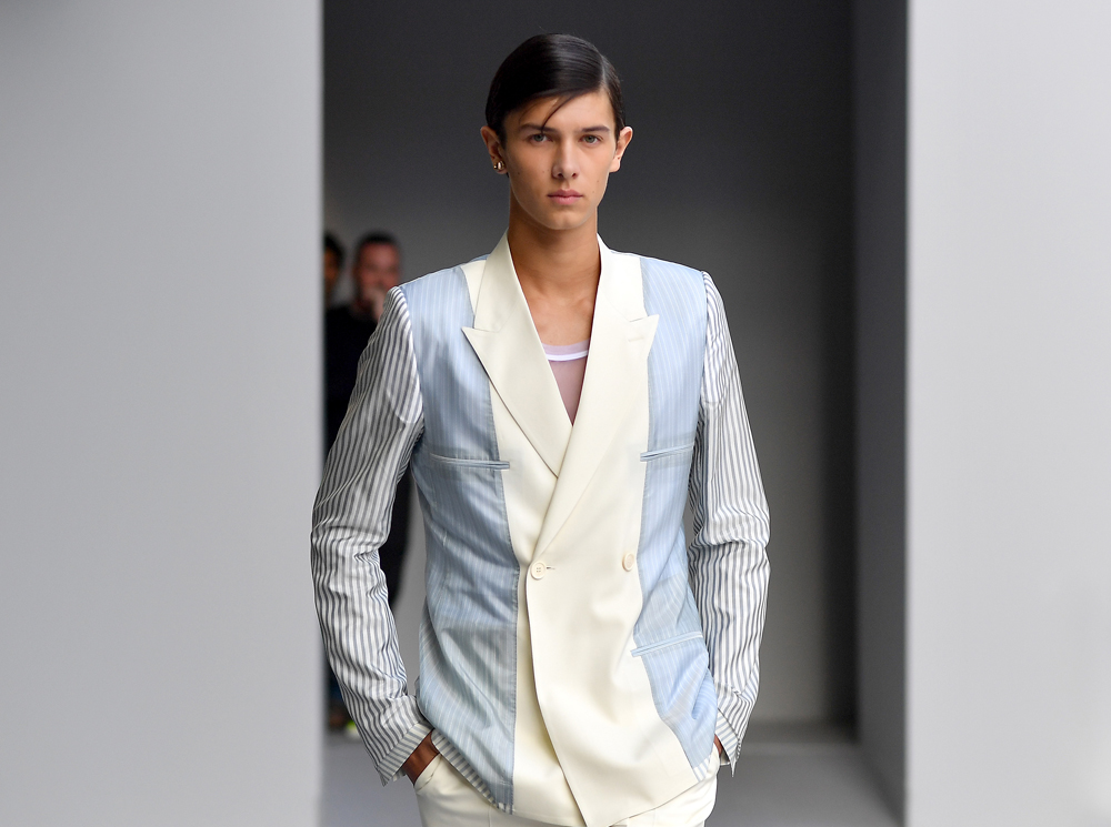 Старший внук королевы Дании бросил военную учебу и ушел в моду | marieclaire.ru