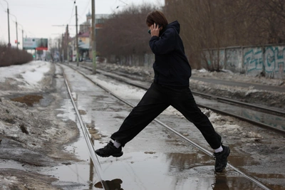 Улицы Омска утонули в грязи после весеннего потепления