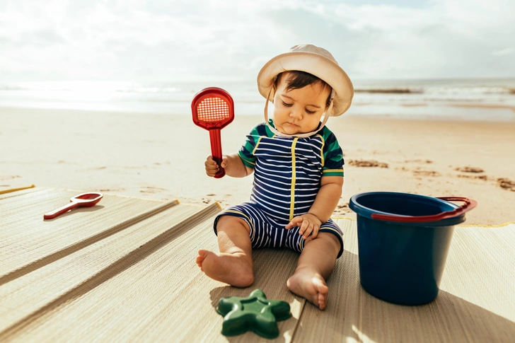 Как правильно одевать грудничка в жару: советы неонатолога | Источник: Shutterstock/Fotodom.ru