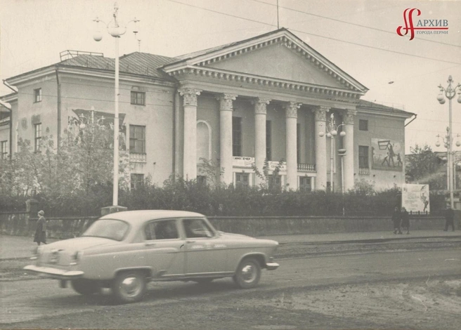 Так выглядел Дом строителей в 1965 году — позже его перестроили | Источник: Валерий Реймерс, архив города Перми