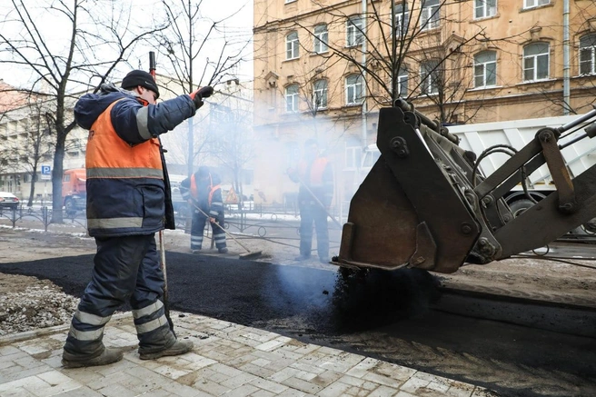 Более 900 «квадратов» петербургских дорог отремонтировали за последние двое суток | Источник: Сергей Петриченко / «Телеграм»