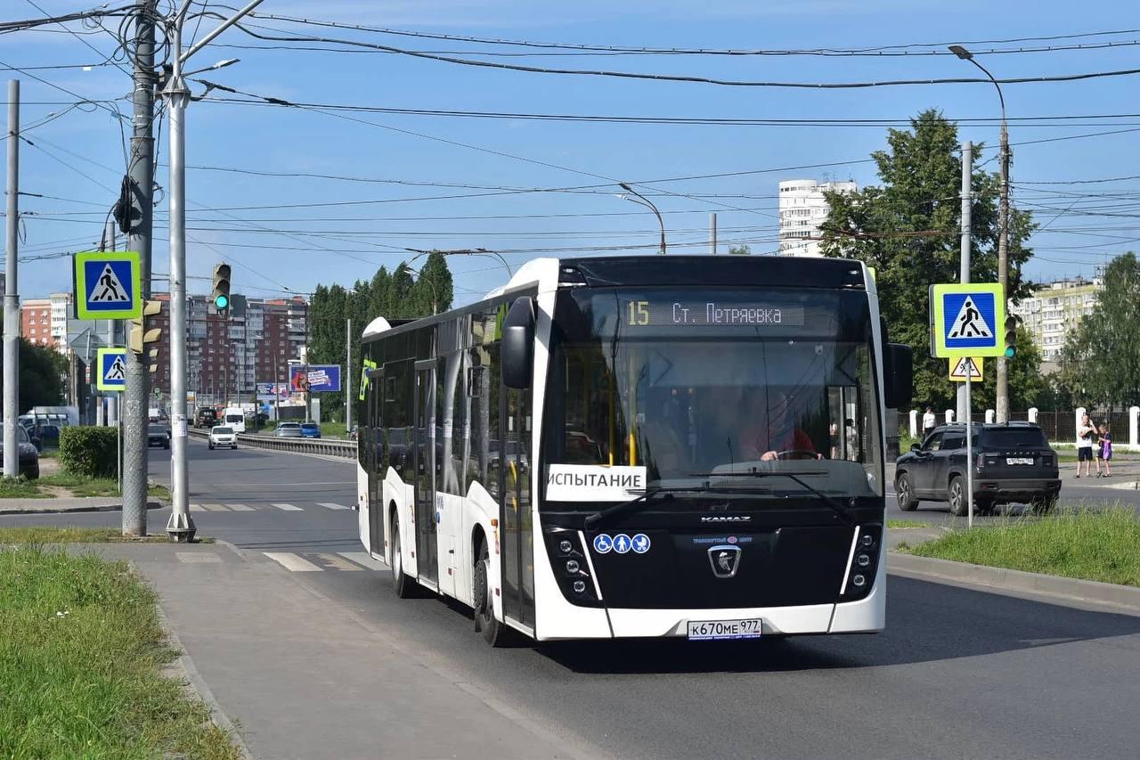 На улицах Нижнего Новгорода тестируют новый автобус. По какому маршруту его запустили