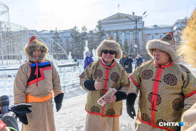 Огненная лошадь пришла в Читу: смотрите, как отметили Сагаалган на площади Ленина | Источник: Олег Фёдоров / CHITA.RU