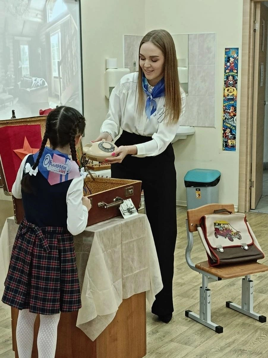 В первом классе ребенку вовсе не обязательно читать и писать&nbsp;— гораздо более ценным навыком является умение задавать вопросы и внимательно слушать | Источник: Анастасия Матюшко