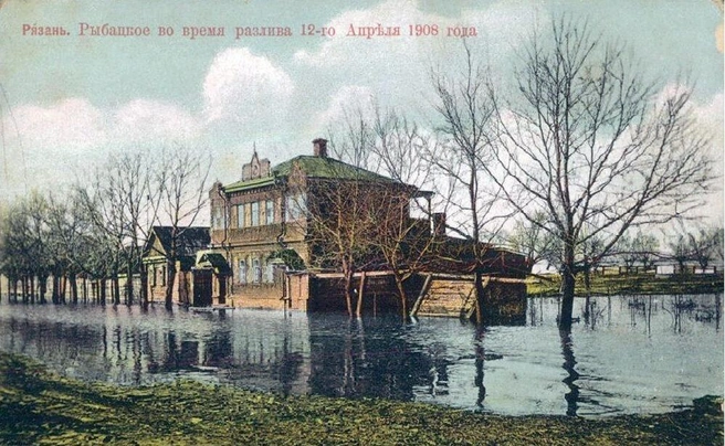 Начнем с самой старой фотографии&nbsp;— она сделана в апреле 1908 года, но точка неизвестна. Тогда половодье было одним из самых сильных в Рязани за всю историю. Вода поднялась более чем на 8 метров | Источник: pastvu.com