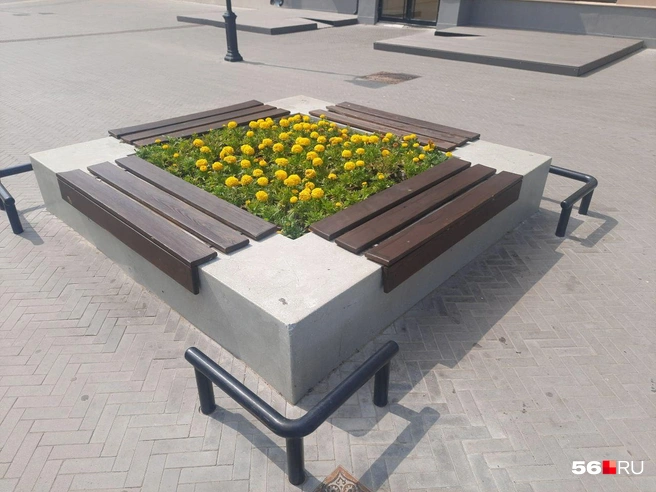 Есть и такой вид скамеек | Источник: Анастасия Баринова / 56.RU
