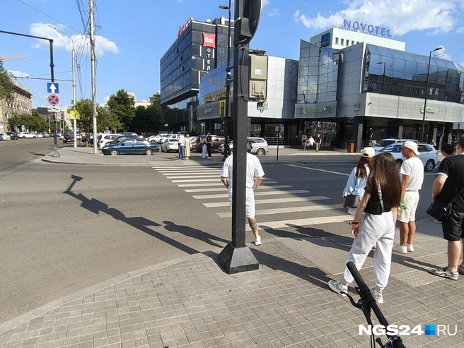 Дойти до подземного перехода можно | Источник: Геннадий Денисов / NGS24.RU