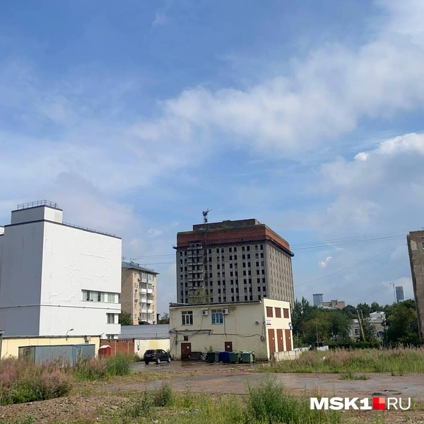 На территории осталось только небольшое здание | Источник: Платон Цимерман / MSK1.RU