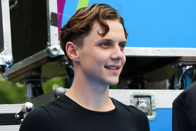 Билеты на концерты Вани Дмитриенко в Кузбассе раскуплены наполовину