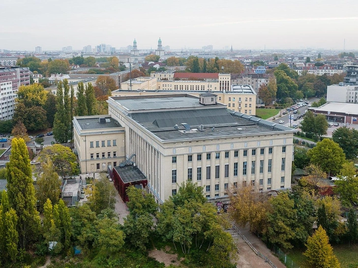 Плачу на техно: как появились термин и жанр электронной музыки