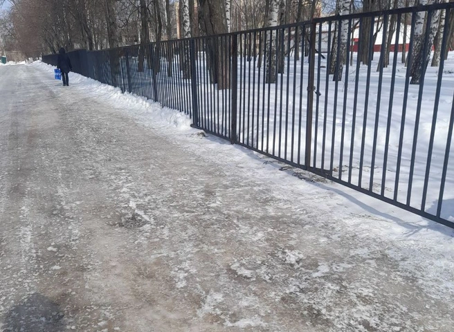 В Варских мужчина упал на льду и сломал ногу | ya62.ru