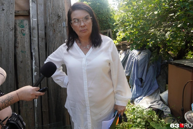 Наталья Колоярцева предполагает, что бабушка-соседка стала жертвой криминальной схемы | Источник: Алексей Ногинский / 63.RU