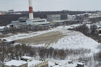 Черный снежный айсберг в Самаре снова увеличивается