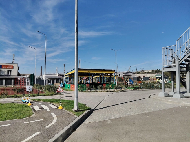 Дворовая территория детского сада выглядит вполне прилично | Источник: Мария Умнова / V1.RU