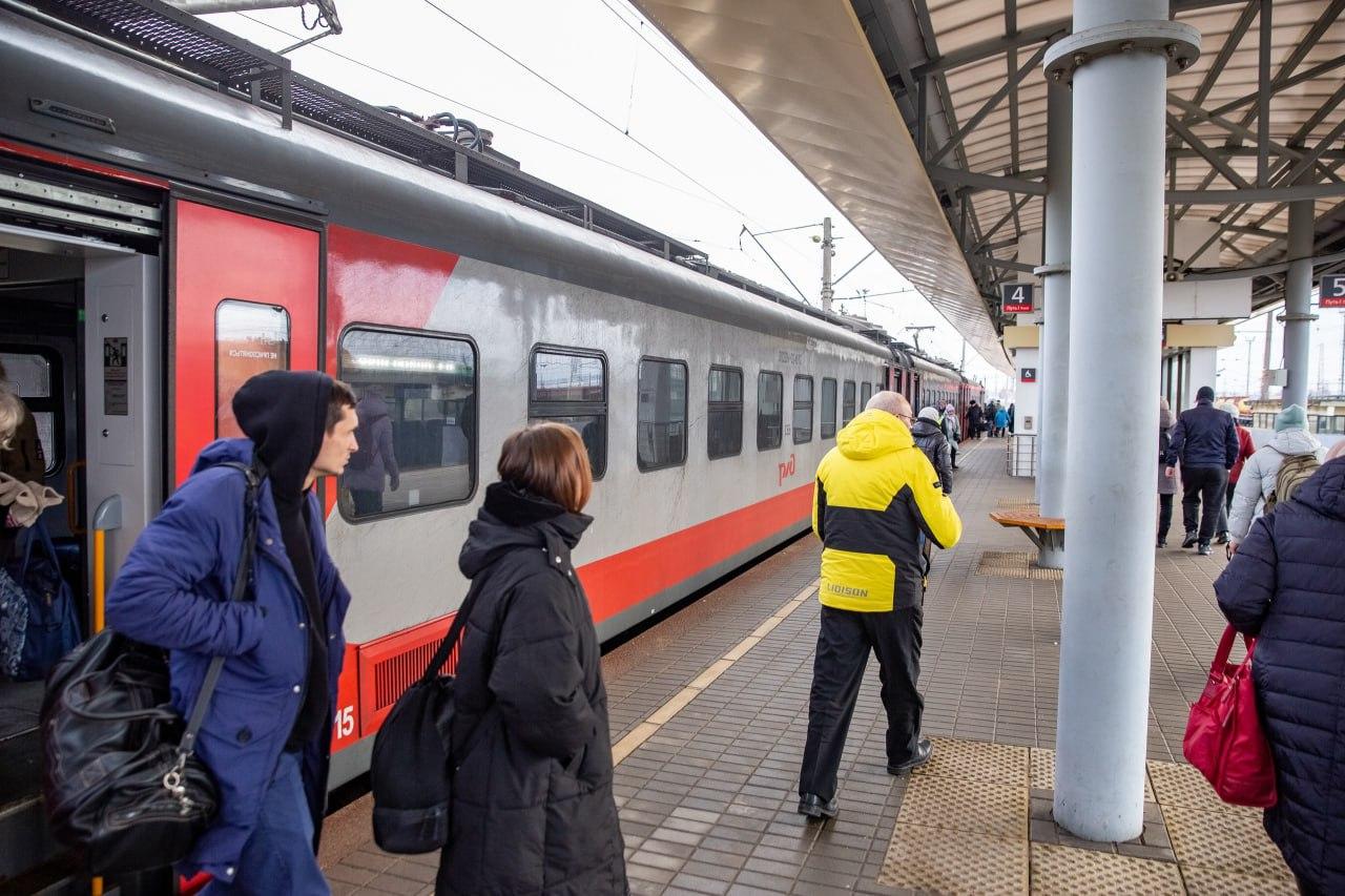 В Ярославской области почти на час задерживаются поезда: причина 