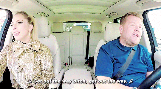 Смотри, как Леди Гага проехалась в караоке-машине Джеймса Кордена