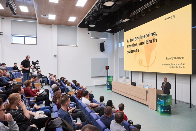 Профессор представил свои разработки | Источник: пресс-служба Сбера