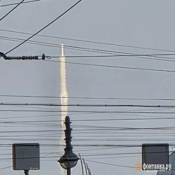 Что это? Светящийся объект в небе дублирует телебашню