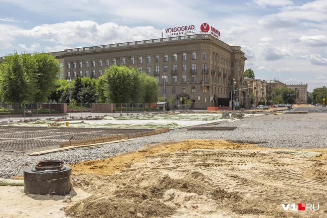 Главная площадь Волгограда представляет собой огромную стройплощадку | Источник: Константин Завриков / V1.RU