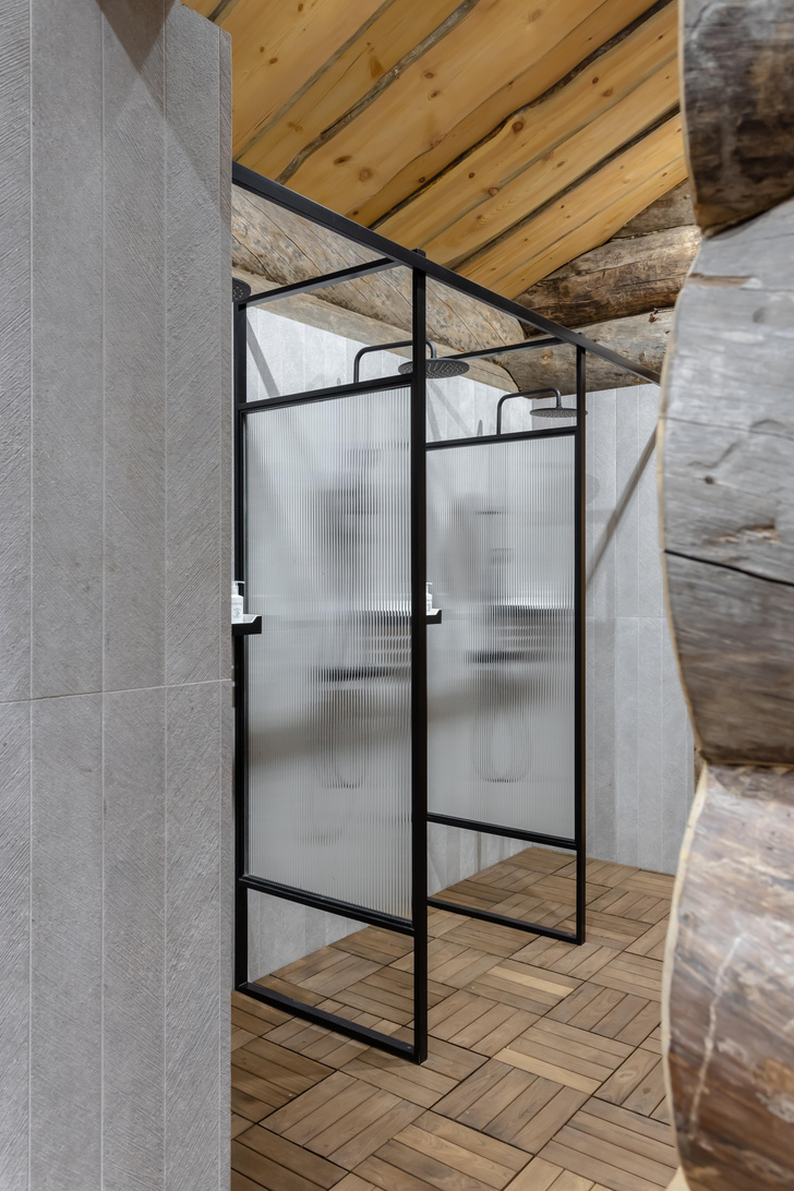 Деревянная баня с высокотехнологичным дизайном в Подмосковье