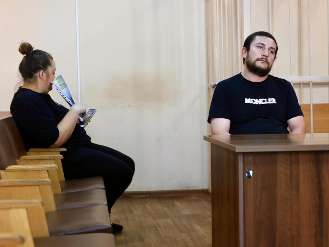 На заседании суда присутствовала супруга осуждённого. | Источник: Михаил Шилкин