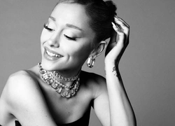 Ариана Гранде стала лицом Swarovski