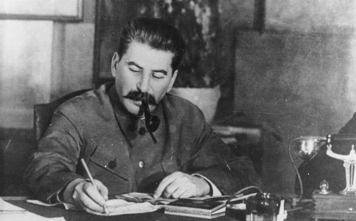 Кремль движется дальше: как и почему режим Сталина устоял после его смерти