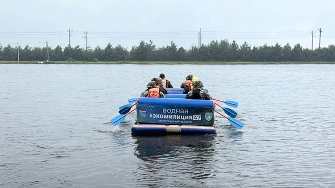 Милиция на веслах не даст покоя нарушителям закона на водоемах Ленобласти | Источник: Александр ДроZденко / Telegram