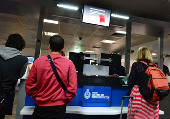 Аэропорты Австралии перестанут проверять паспорта у прибывающих