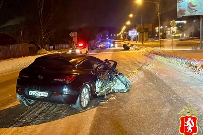 В Полевском Opel Astra врезался в трактор, есть пострадавшие